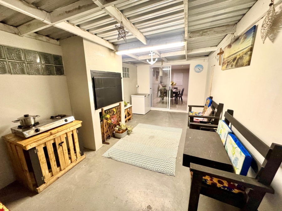 To Let 3 Bedroom Property for Rent in Wavecrest Western Cape
